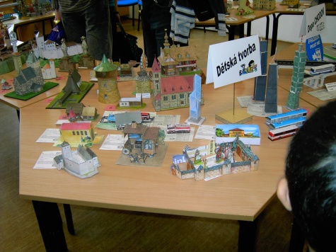 PAP�ROV� JARO PRAHA CHODOV 2009