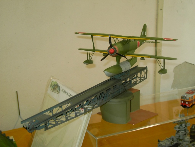 PAP�ROV� JARO PRAHA CHODOV 2009