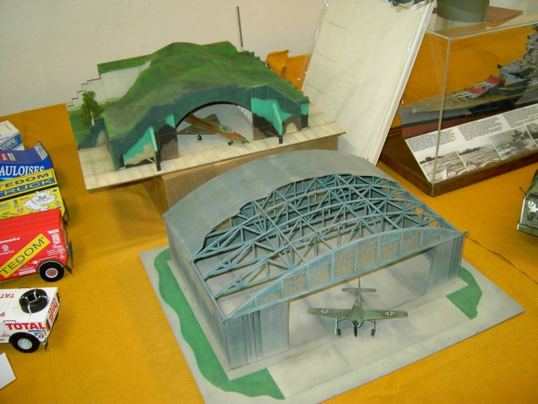 PAP�ROV� JARO PRAHA CHODOV 2009