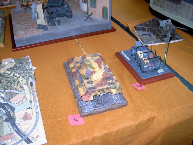 PAP�ROV� JARO PRAHA CHODOV 2009