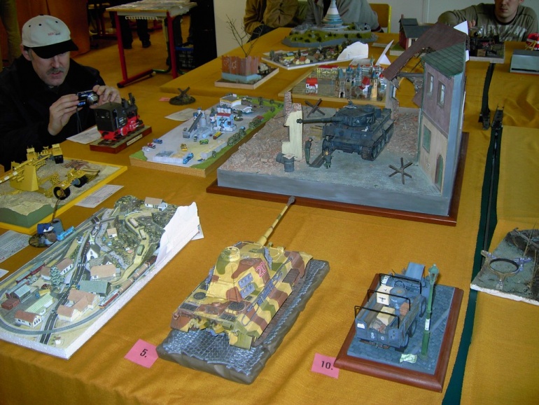 PAP�ROV� JARO PRAHA CHODOV 2009
