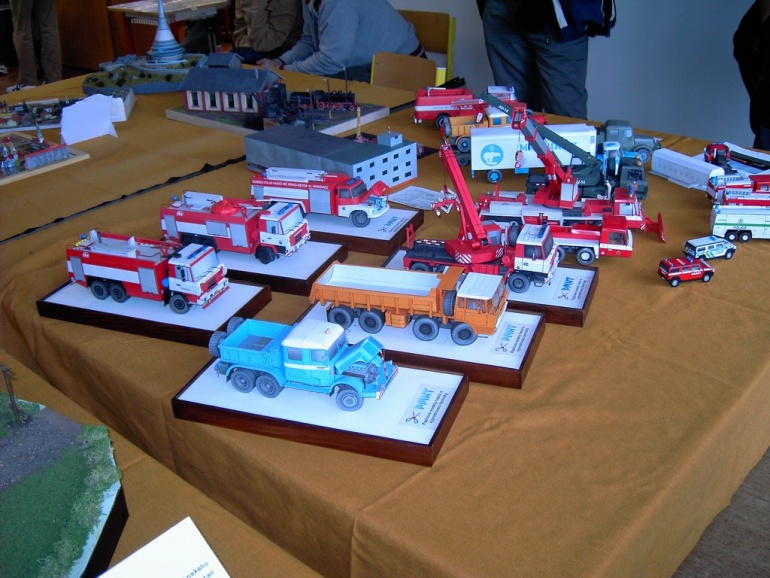 PAP�ROV� JARO PRAHA CHODOV 2009