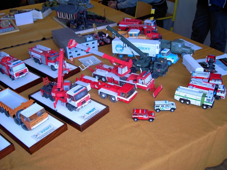 PAP�ROV� JARO PRAHA CHODOV 2009