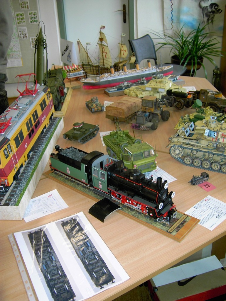 PAP�ROV� JARO PRAHA CHODOV 2009
