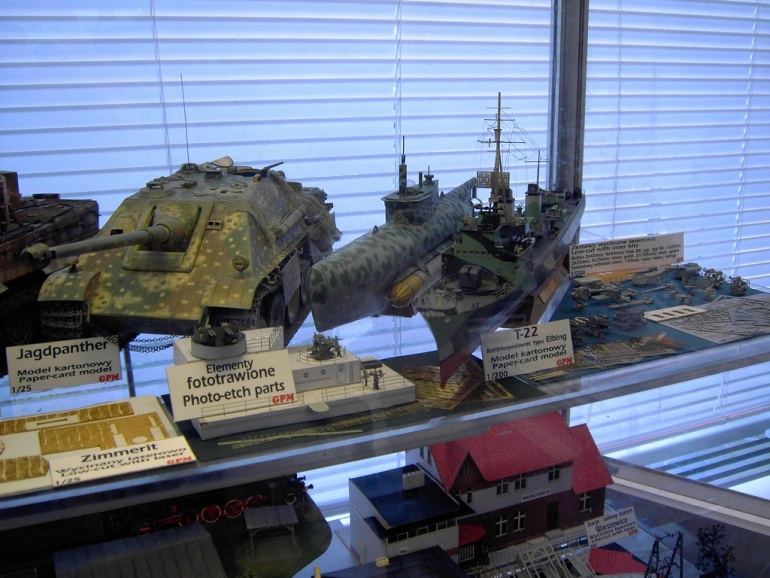 PAP�ROV� JARO PRAHA CHODOV 2009