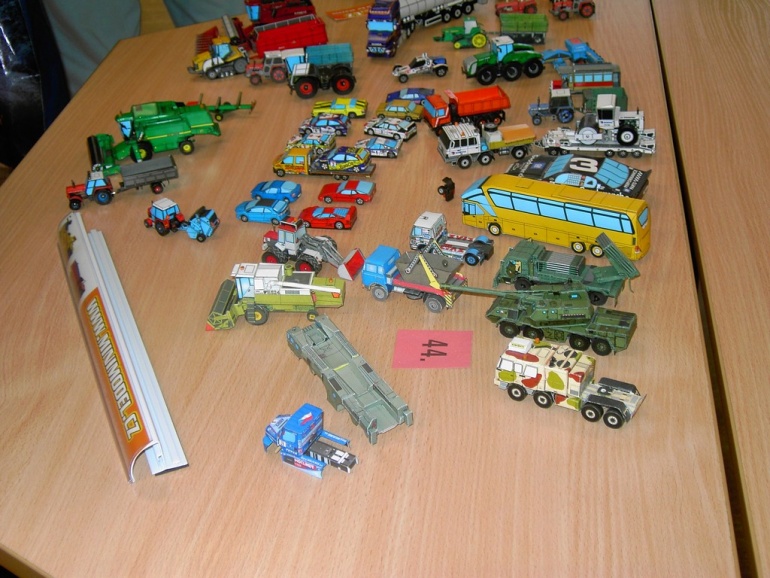 PAP�ROV� JARO PRAHA CHODOV 2009