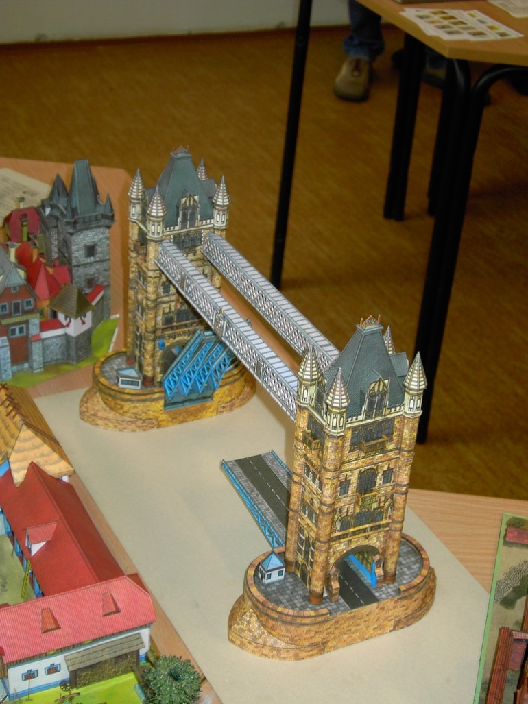 PAP�ROV� JARO PRAHA CHODOV 2009
