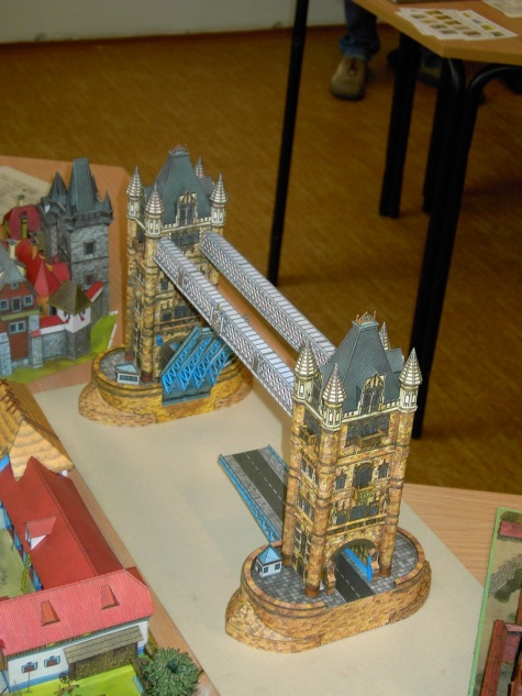 PAP�ROV� JARO PRAHA CHODOV 2009