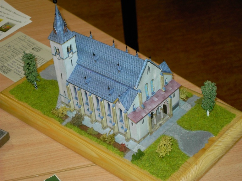 PAP�ROV� JARO PRAHA CHODOV 2009