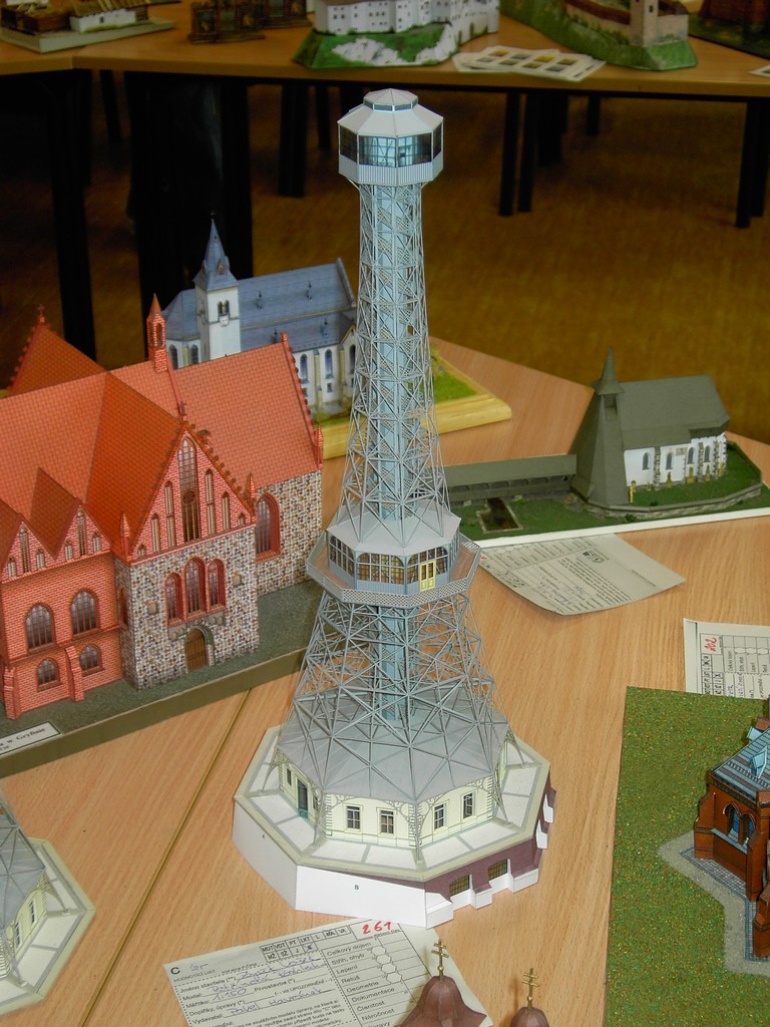 PAP�ROV� JARO PRAHA CHODOV 2009