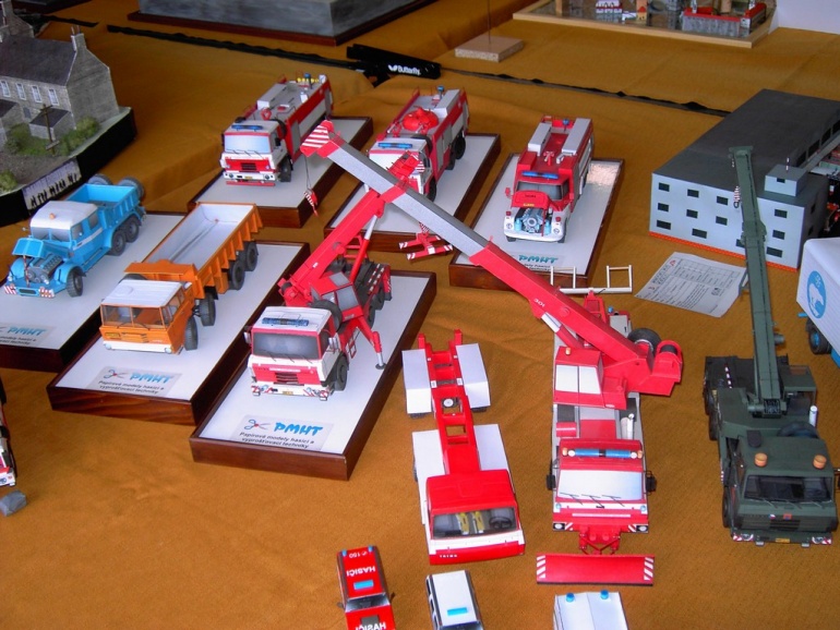 PAP�ROV� JARO PRAHA CHODOV 2009