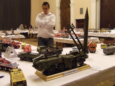 Pap�rov� Kr�lovstv� Brno 2009