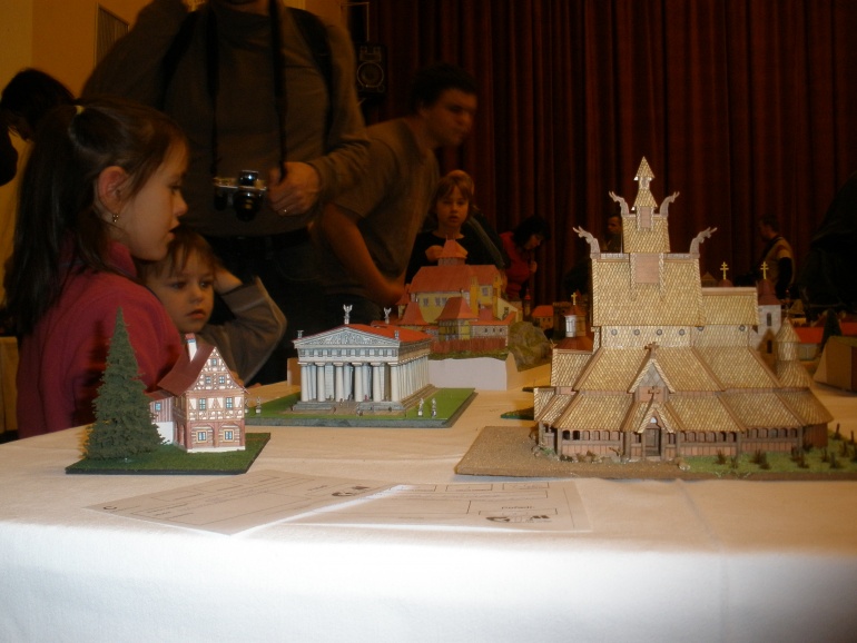 Pap�rov� Kr�lovstv� Brno 2010