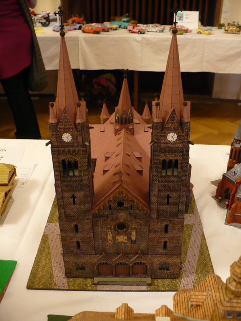 Pap�rov� kr�lovstv� Brno 2011
