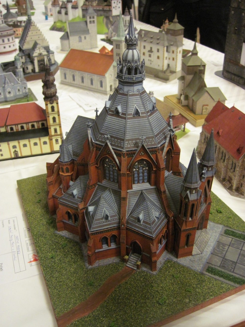 Pap�rov� kr�lovstv� Brno 2012