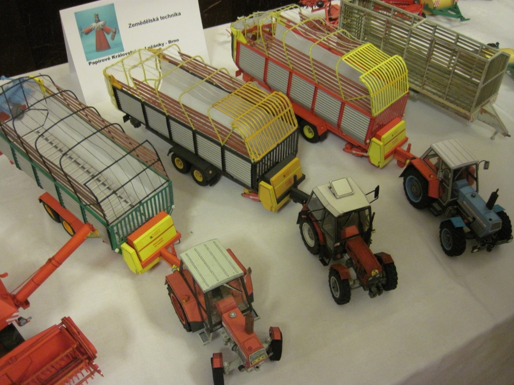 Pap�rov� kr�lovstv� Brno 2012