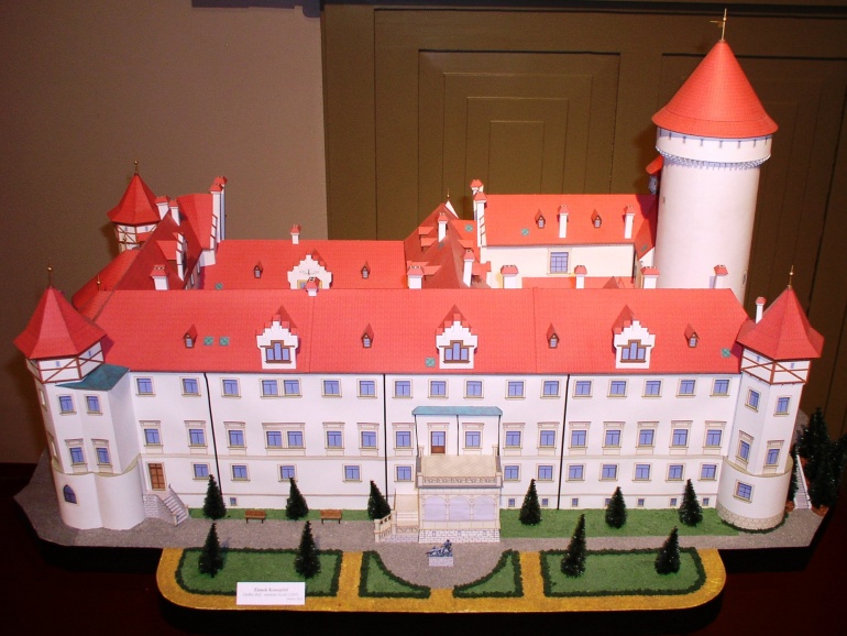 Papírové Léto III - vernisáž Hradec Králové, 18.5.2007 (Plná velikost v novém okně) Papírové Léto III - vernisáž Hradec Králové, 18.5.2007