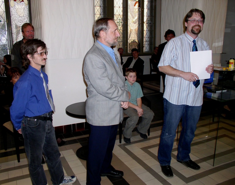 Papírové Léto III - vernisáž Hradec Králové, 18.5.2007 (Plná velikost v novém okně) Papírové Léto III - vernisáž Hradec Králové, 18.5.2007