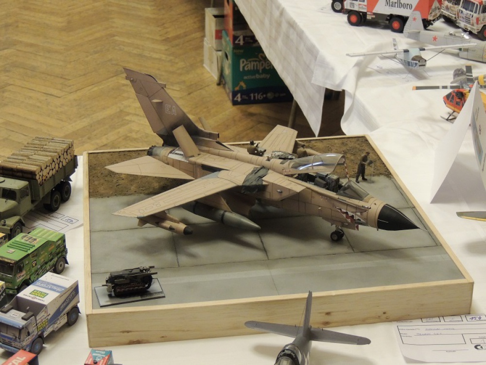 Pap�rov� kr�lovstv� Brno 2014