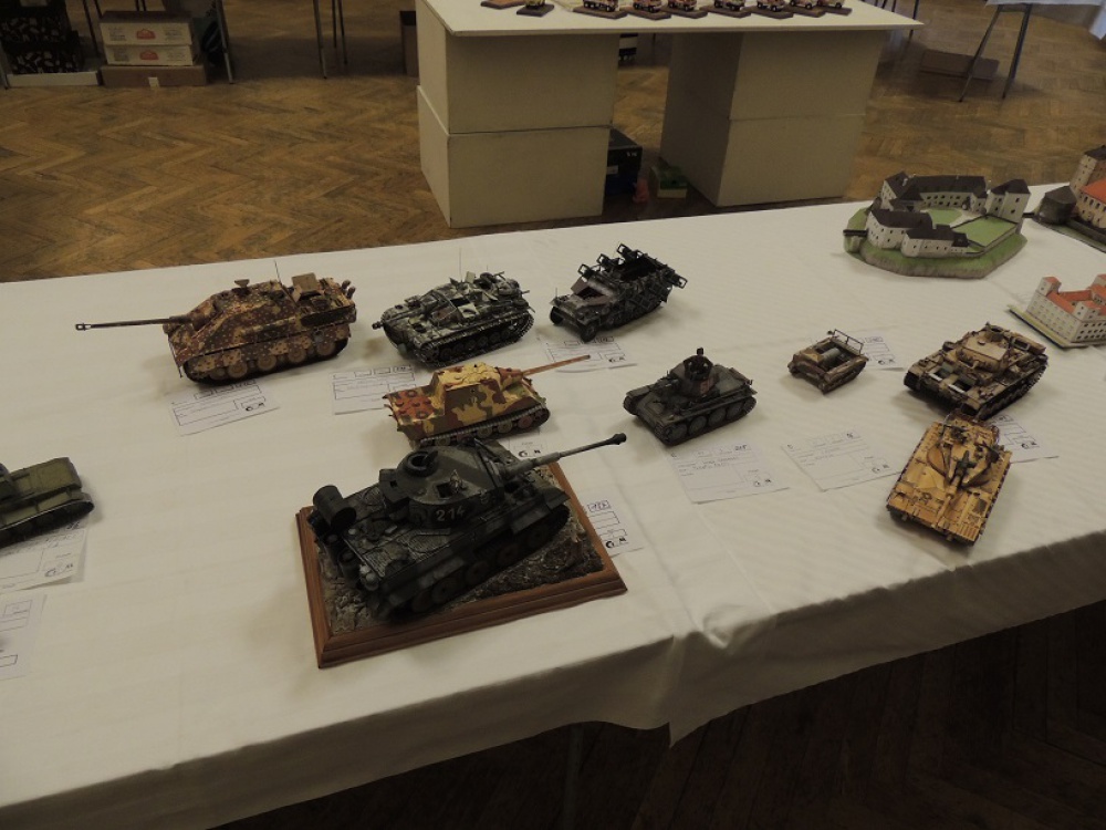 Pap�rov� kr�lovstv� Brno 2014