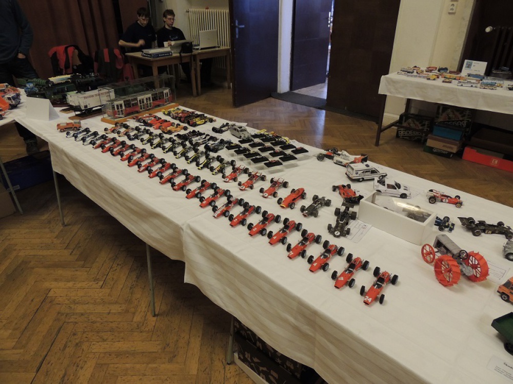 Pap�rov� kr�lovstv� Brno 2014