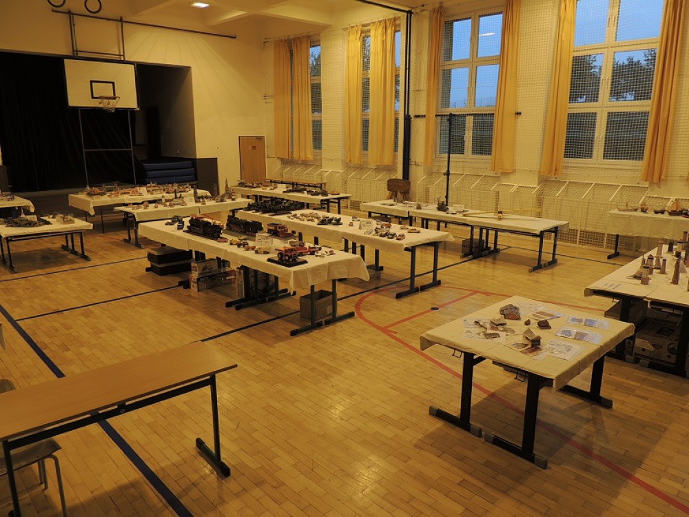 299557