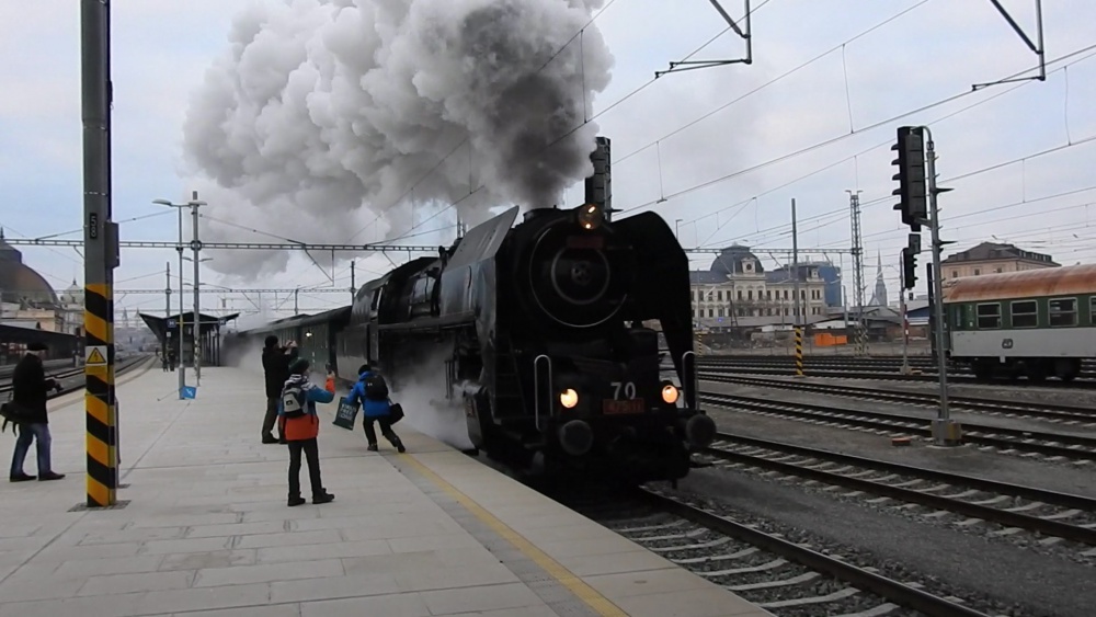 320832