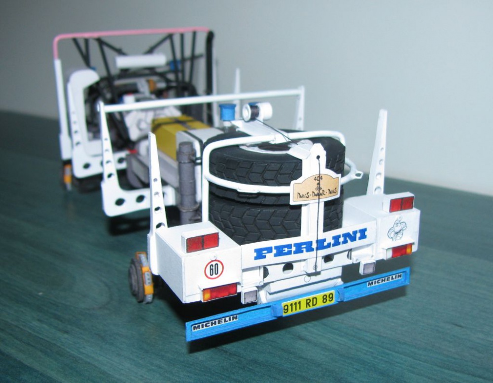 Perlini 105F (Plná velikost v novém okně) Perlini 105F