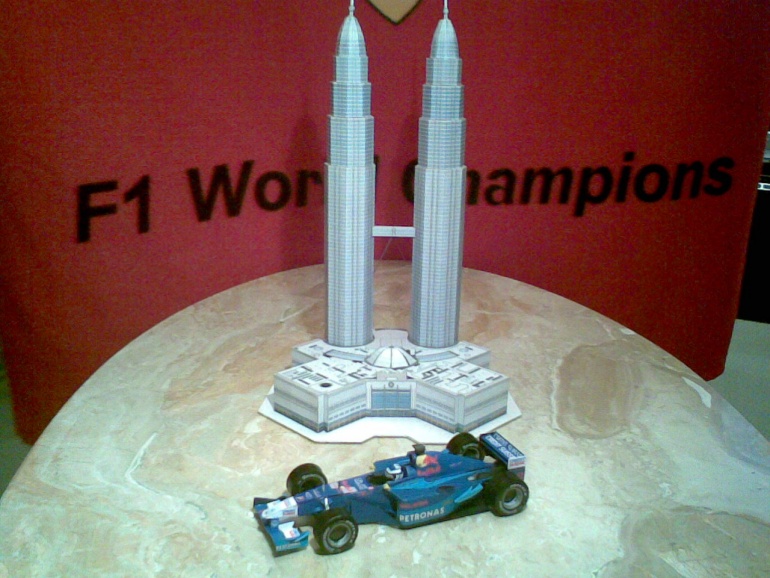Petronas Tower (Plná velikost v novém okně) Petronas Tower