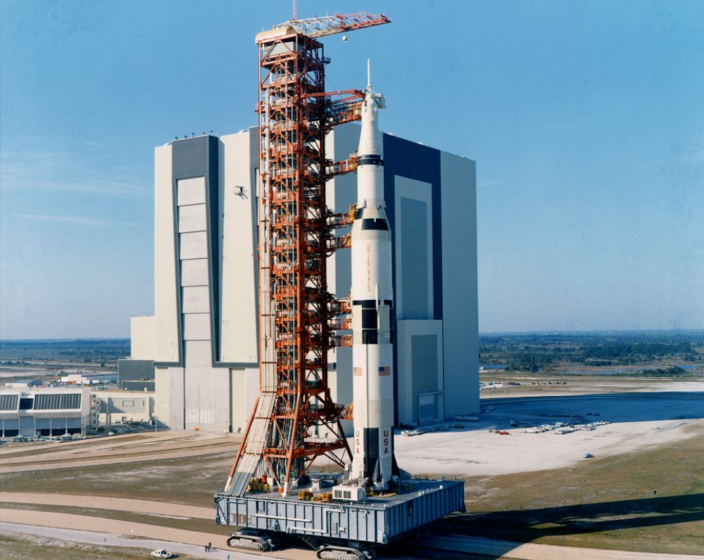 324429