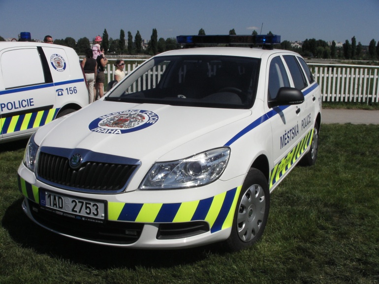 Policejní a hasičská vozidla (Plná velikost v novém okně) Policejní a hasičská vozidla