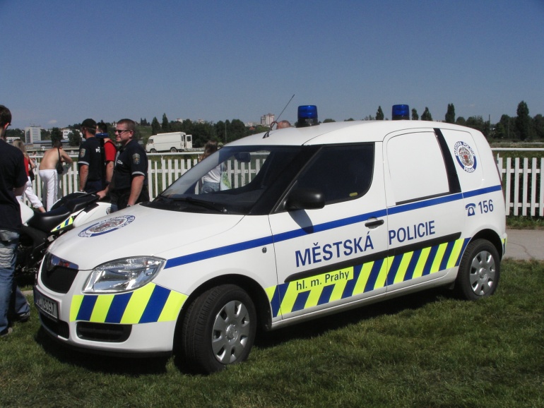Policejní a hasičská vozidla (Plná velikost v novém okně) Policejní a hasičská vozidla