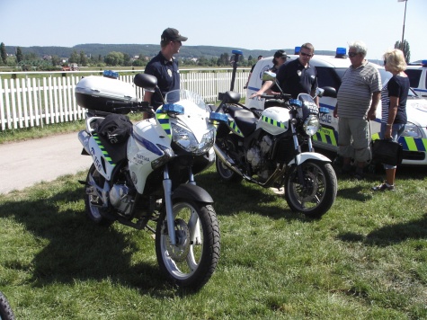 Policejn� a hasi�sk� vozidla
