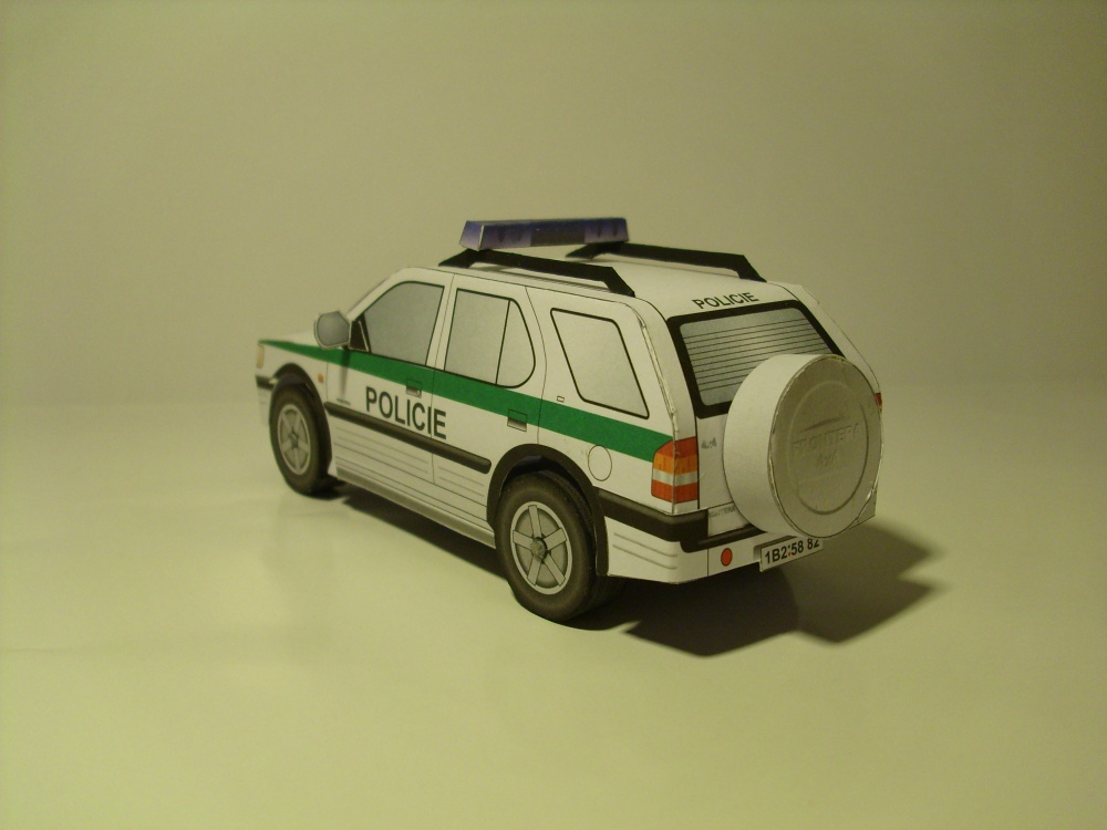 Policejn� auto Opel Frontera