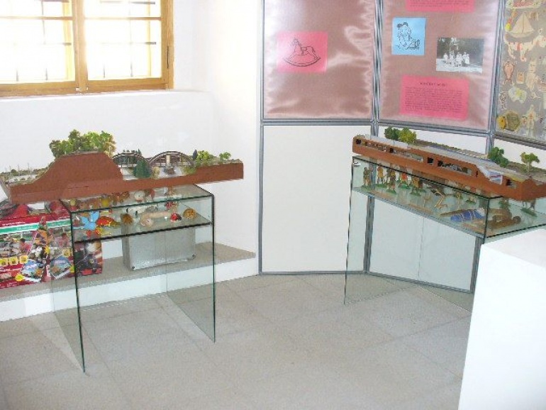 V�stava Kdo si hraje nezlob� II v J. Hradci