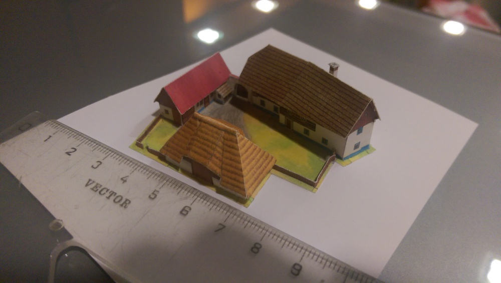 Šprýcharový dvorec z Pošumaví zmenšeno na měřítko 1:450 (T-gauge) (Plnďż˝ velikost v novďż˝m oknďż˝) Šprýcharový dvorec z Pošumaví zmenšeno na měřítko 1:450 (T-gauge)