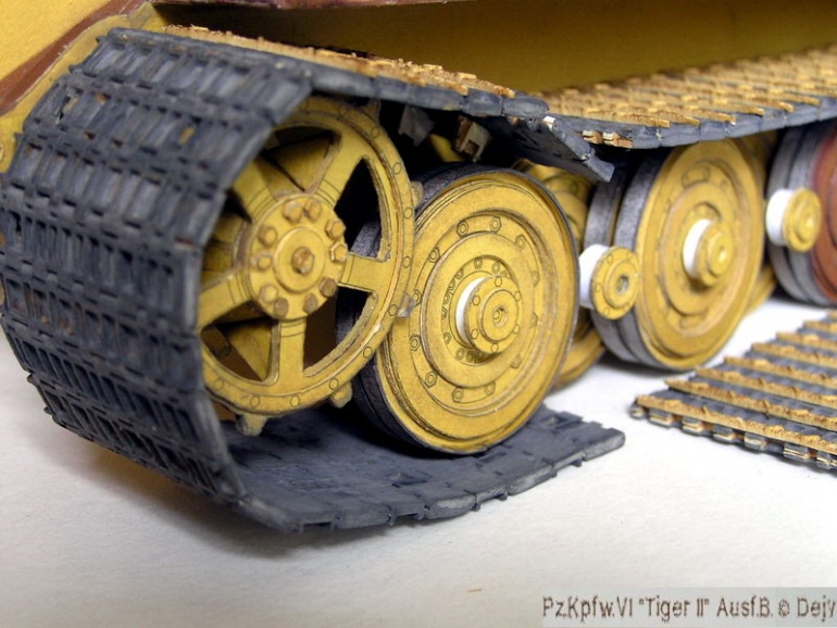 Pz.Kpfw. VI Ausf.B Tiger II (Plná velikost v novém okně) Pz.Kpfw. VI Ausf.B Tiger II