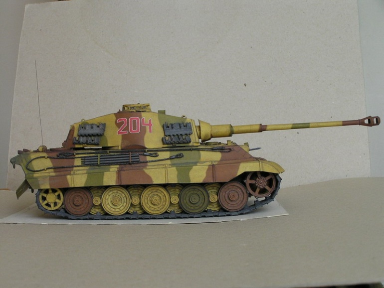 Pz.Kpfw. VI Ausf.B Tiger II (Plná velikost v novém okně) Pz.Kpfw. VI Ausf.B Tiger II