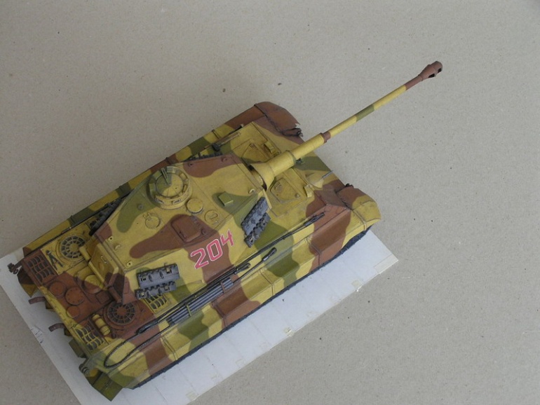 Pz.Kpfw. VI Ausf.B Tiger II (Plná velikost v novém okně) Pz.Kpfw. VI Ausf.B Tiger II