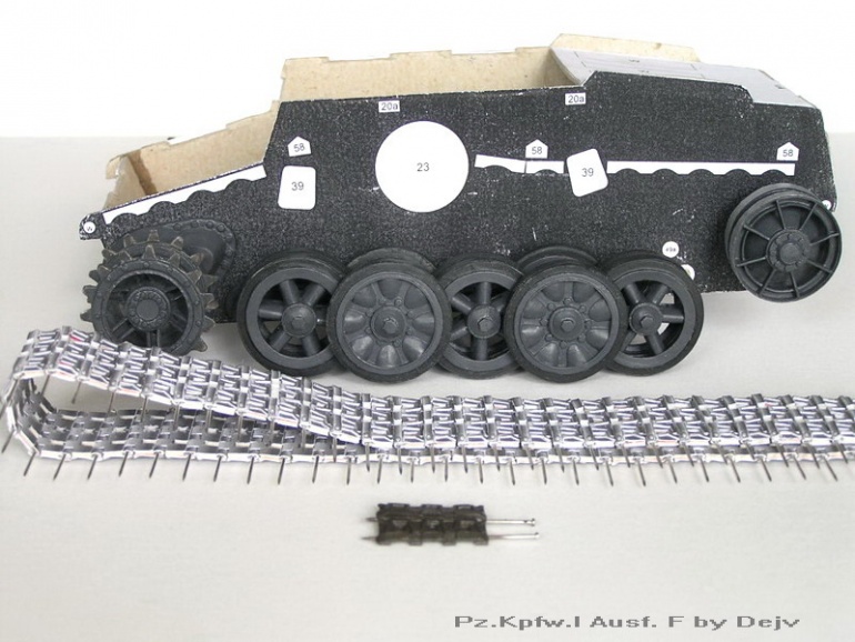 Pz.Kpfw.I Ausf F (Plná velikost v novém okně) Pz.Kpfw.I Ausf F
