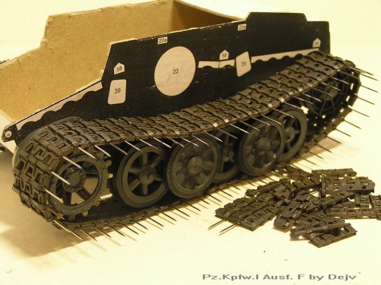 Pz.Kpfw.I Ausf F (Plná velikost v novém okně) Pz.Kpfw.I Ausf F