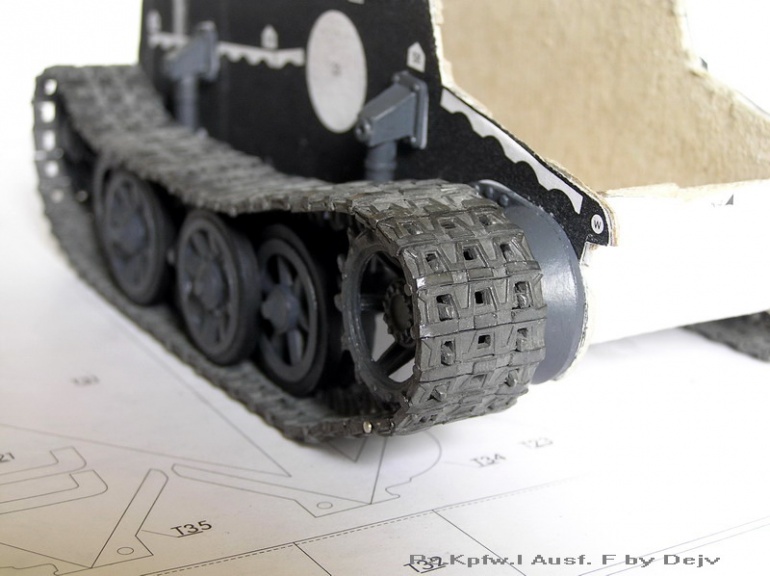 Pz.Kpfw.I Ausf F (Plná velikost v novém okně) Pz.Kpfw.I Ausf F