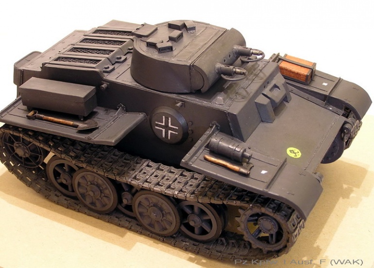 Pz.Kpfw.I Ausf F (Plná velikost v novém okně) Pz.Kpfw.I Ausf F