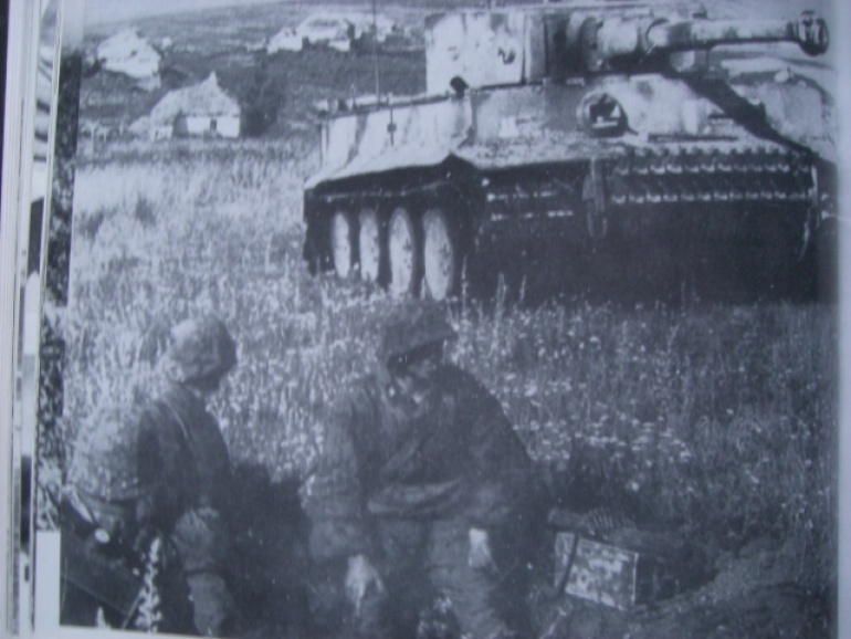 PzKpfw VI TIGER Ausf.E (Plná velikost v novém okně) PzKpfw VI TIGER Ausf.E