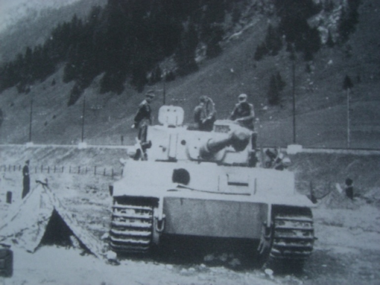 PzKpfw VI TIGER Ausf.E (Plná velikost v novém okně) PzKpfw VI TIGER Ausf.E
