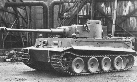 PzKpfw VI Tiger I / Halinski / 1:25 Kovář PzKpfw VI Tiger I / Halinski / 1:25 Kovář