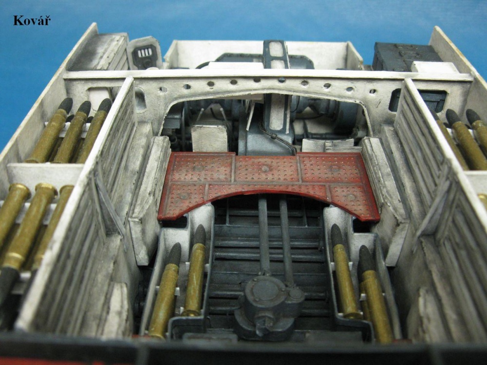 PzKpfw VI Tiger I / Halinski / 1:25 Kovář (Plná velikost v novém okně) PzKpfw VI Tiger I / Halinski / 1:25 Kovář