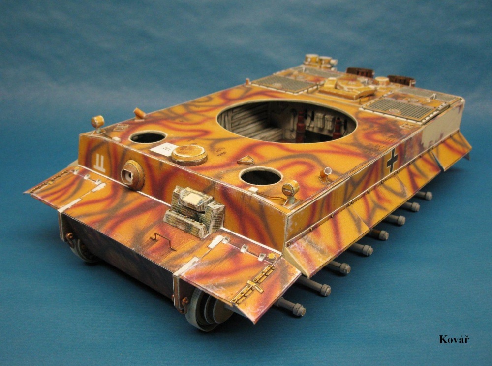 PzKpfw VI Tiger I / Halinski / 1:25 Kovář (Plná velikost v novém okně) PzKpfw VI Tiger I / Halinski / 1:25 Kovář