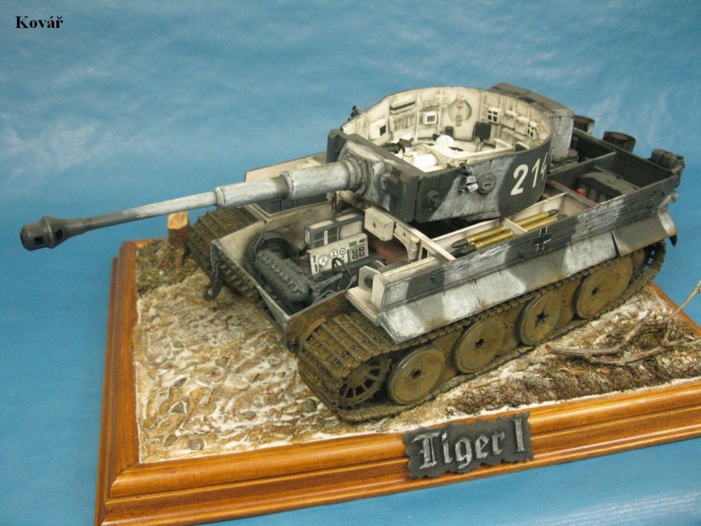 PzKpfw VI Tiger I / Halinski / 1:25 Kovář (Plná velikost v novém okně) PzKpfw VI Tiger I / Halinski / 1:25 Kovář