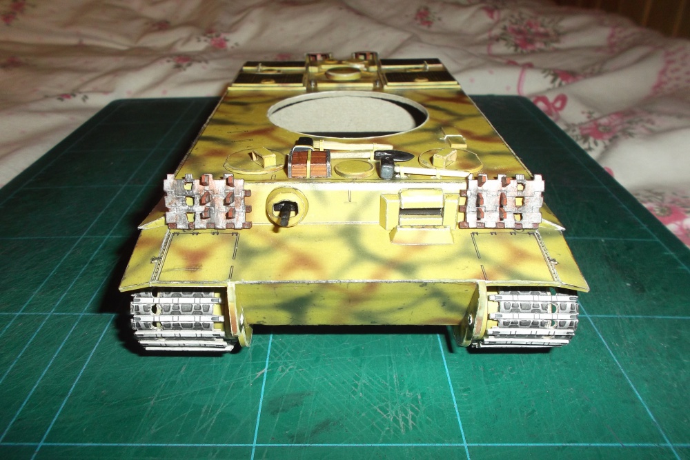 PzKpfw VI Tiger Ausf hibrid , dokončování (Plná velikost v novém okně) PzKpfw VI Tiger Ausf hibrid , dokončování